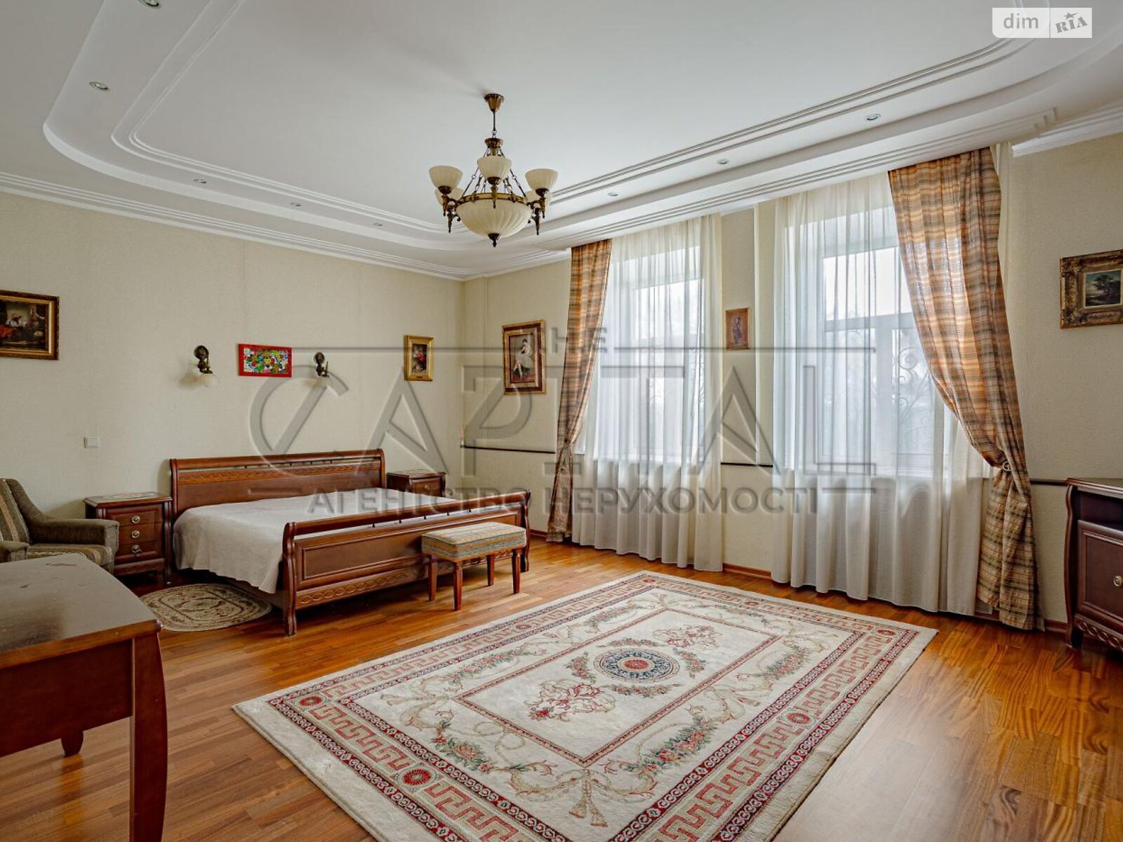 трехэтажный дом с гаражом, 380 кв. м, кирпич. Продажа в Вишенки фото 1 трехэтажный дом с гаражом, 380 кв. м, кирпич. Продажа в Вишенки фото 1