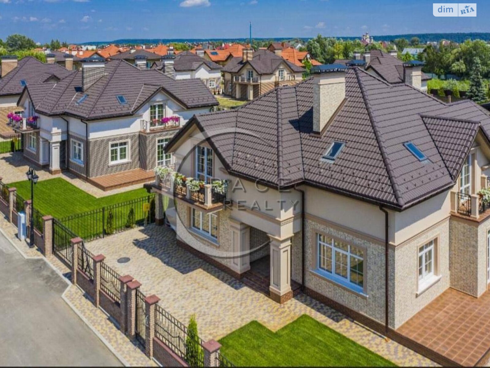 двухэтажный дом с гаражом, 246 кв. м, кирпич. Продажа в Вишенки фото 1 двухэтажный дом с гаражом, 246 кв. м, кирпич. Продажа в Вишенки фото 1