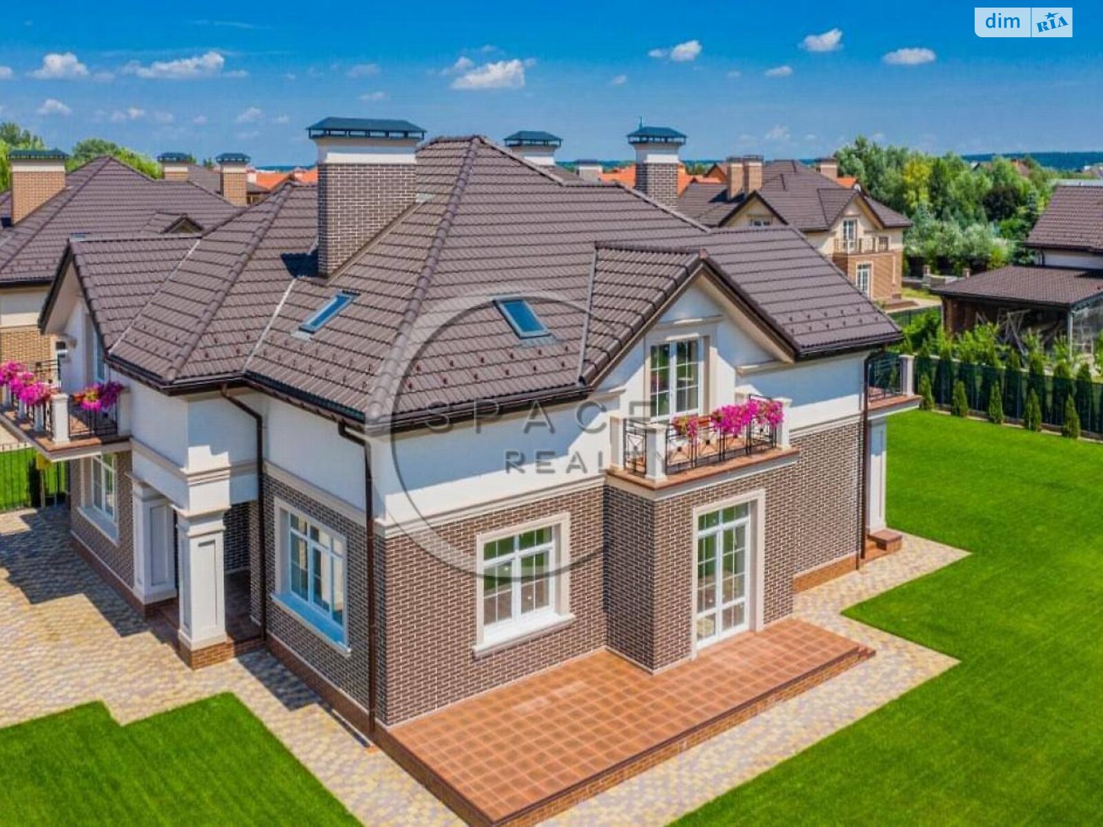 двухэтажный дом с гаражом, 246 кв. м, кирпич. Продажа в Вишенки фото 1 двухэтажный дом с гаражом, 246 кв. м, кирпич. Продажа в Вишенки фото 1