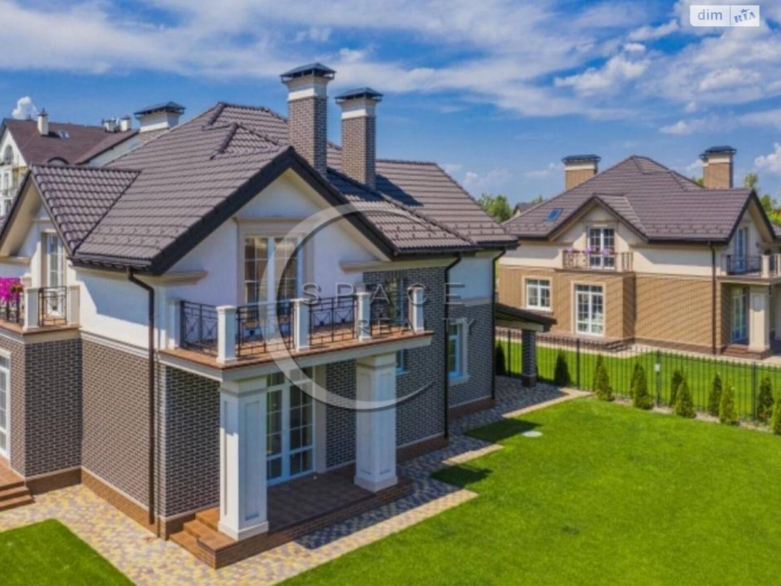 двухэтажный дом с гаражом, 246 кв. м, кирпич. Продажа в Вишенки фото 1 двухэтажный дом с гаражом, 246 кв. м, кирпич. Продажа в Вишенки фото 1
