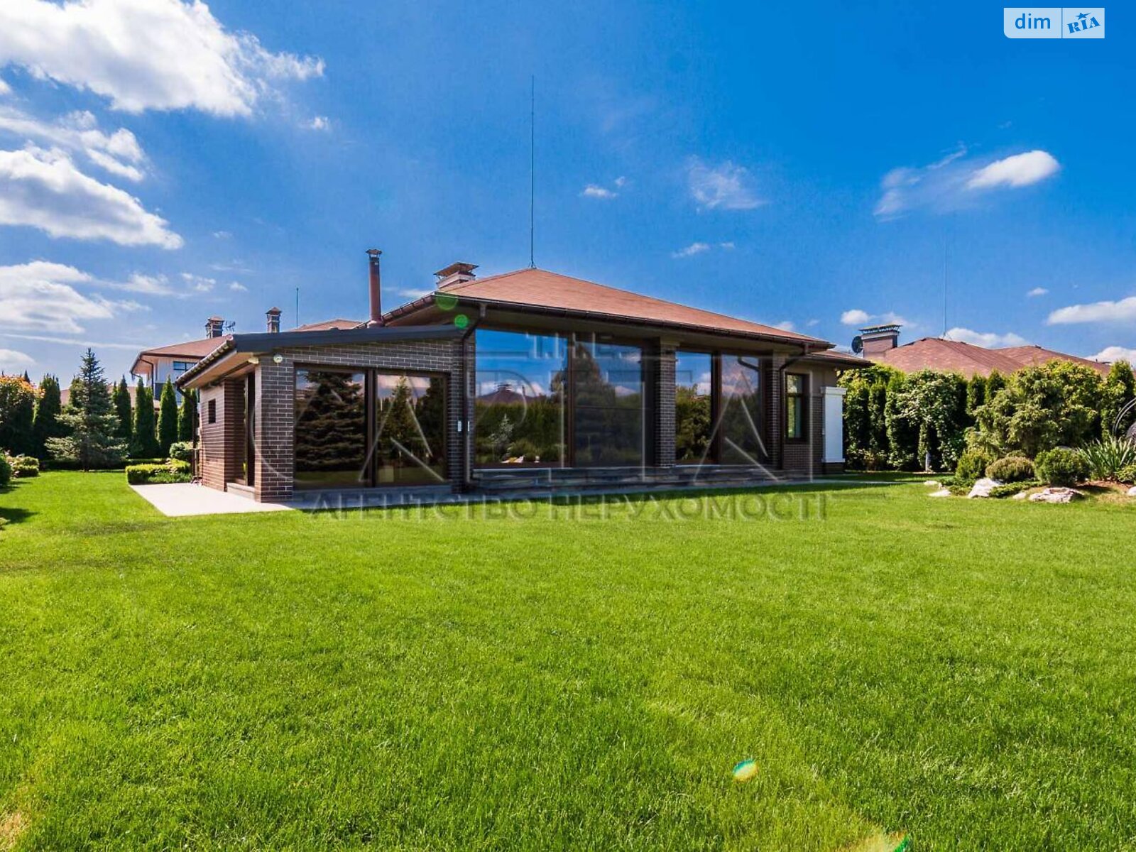 одноэтажный дом с верандой, 170 кв. м, кирпич. Продажа в Вишенки фото 1 одноэтажный дом с верандой, 170 кв. м, кирпич. Продажа в Вишенки фото 1