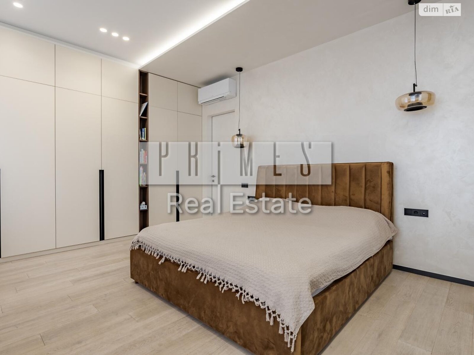 двухэтажный дом с балконом, 300 кв. м, кирпич. Продажа в Вишенки фото 1 двухэтажный дом с балконом, 300 кв. м, кирпич. Продажа в Вишенки фото 1