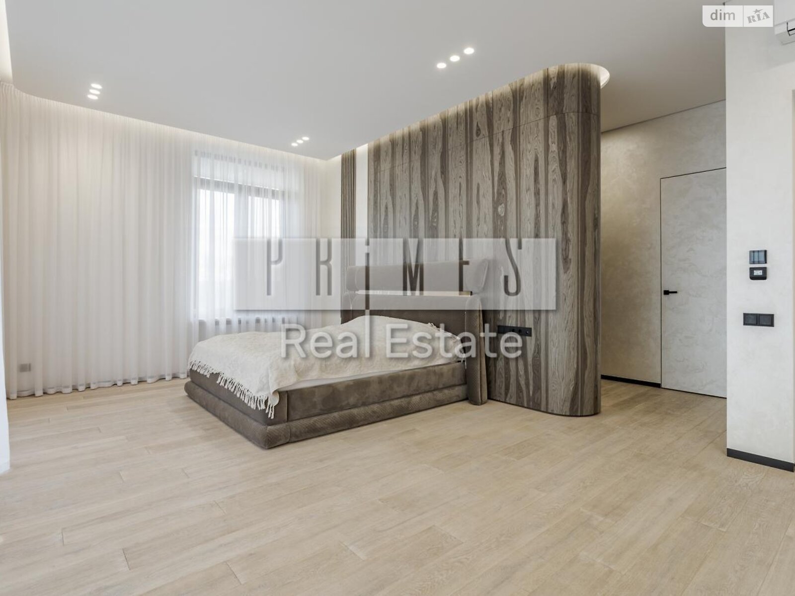 двухэтажный дом с балконом, 300 кв. м, кирпич. Продажа в Вишенки фото 1 двухэтажный дом с балконом, 300 кв. м, кирпич. Продажа в Вишенки фото 1