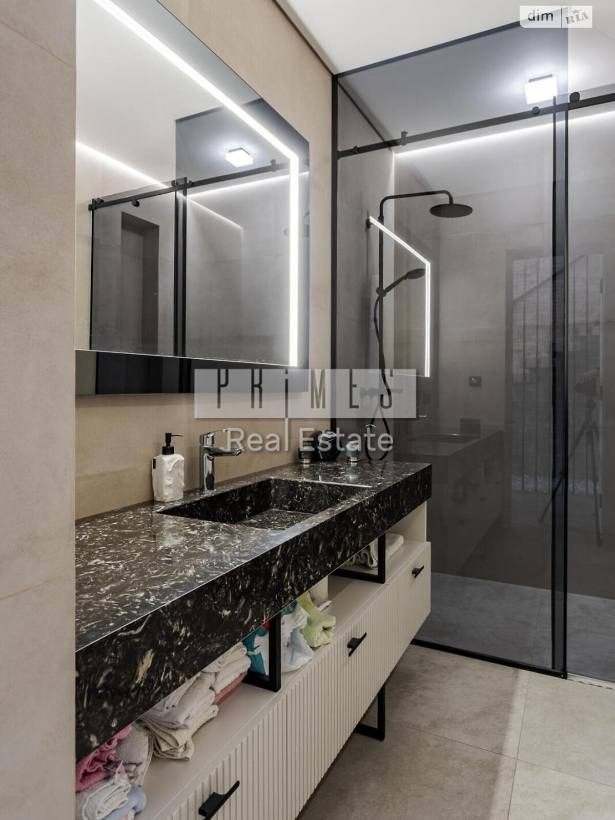 двухэтажный дом с балконом, 300 кв. м, кирпич. Продажа в Вишенки фото 1 двухэтажный дом с балконом, 300 кв. м, кирпич. Продажа в Вишенки фото 1