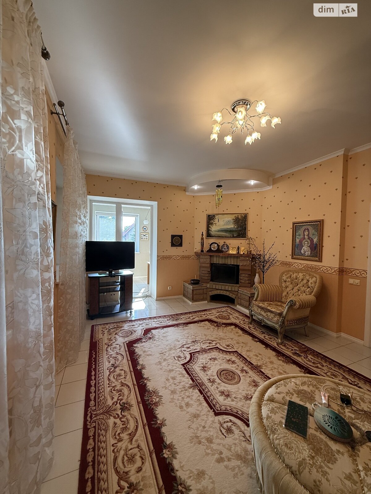 трехэтажный дом с гаражом, 230 кв. м, кирпич. Продажа в Вишенки фото 1 трехэтажный дом с гаражом, 230 кв. м, кирпич. Продажа в Вишенки фото 1