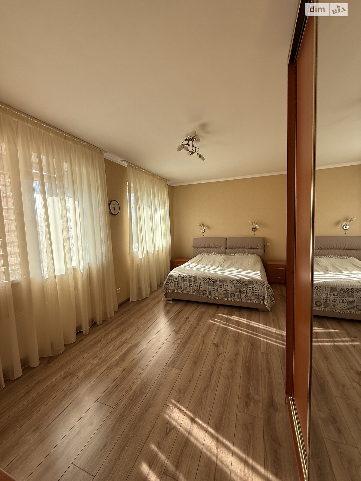 трехэтажный дом с гаражом, 230 кв. м, кирпич. Продажа в Вишенки фото 1 трехэтажный дом с гаражом, 230 кв. м, кирпич. Продажа в Вишенки фото 1