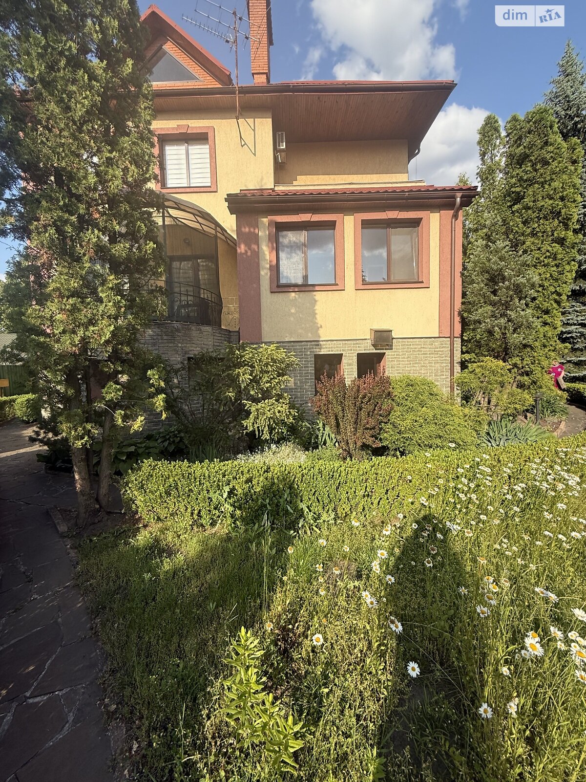 трехэтажный дом с гаражом, 230 кв. м, кирпич. Продажа в Вишенки фото 1 трехэтажный дом с гаражом, 230 кв. м, кирпич. Продажа в Вишенки фото 1