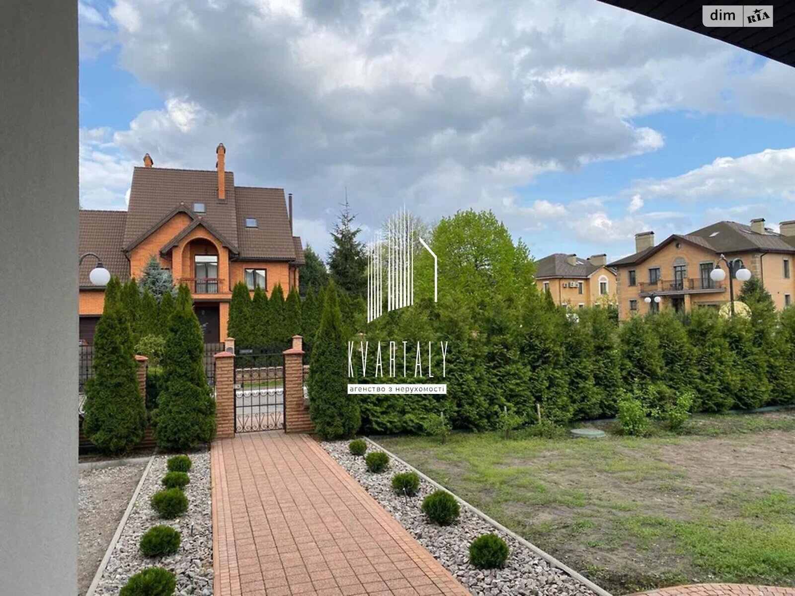 двоповерховий будинок з опаленням, 400 кв. м, цегла. Продаж у Вишеньках фото 1 двоповерховий будинок з опаленням, 400 кв. м, цегла. Продаж у Вишеньках фото 1