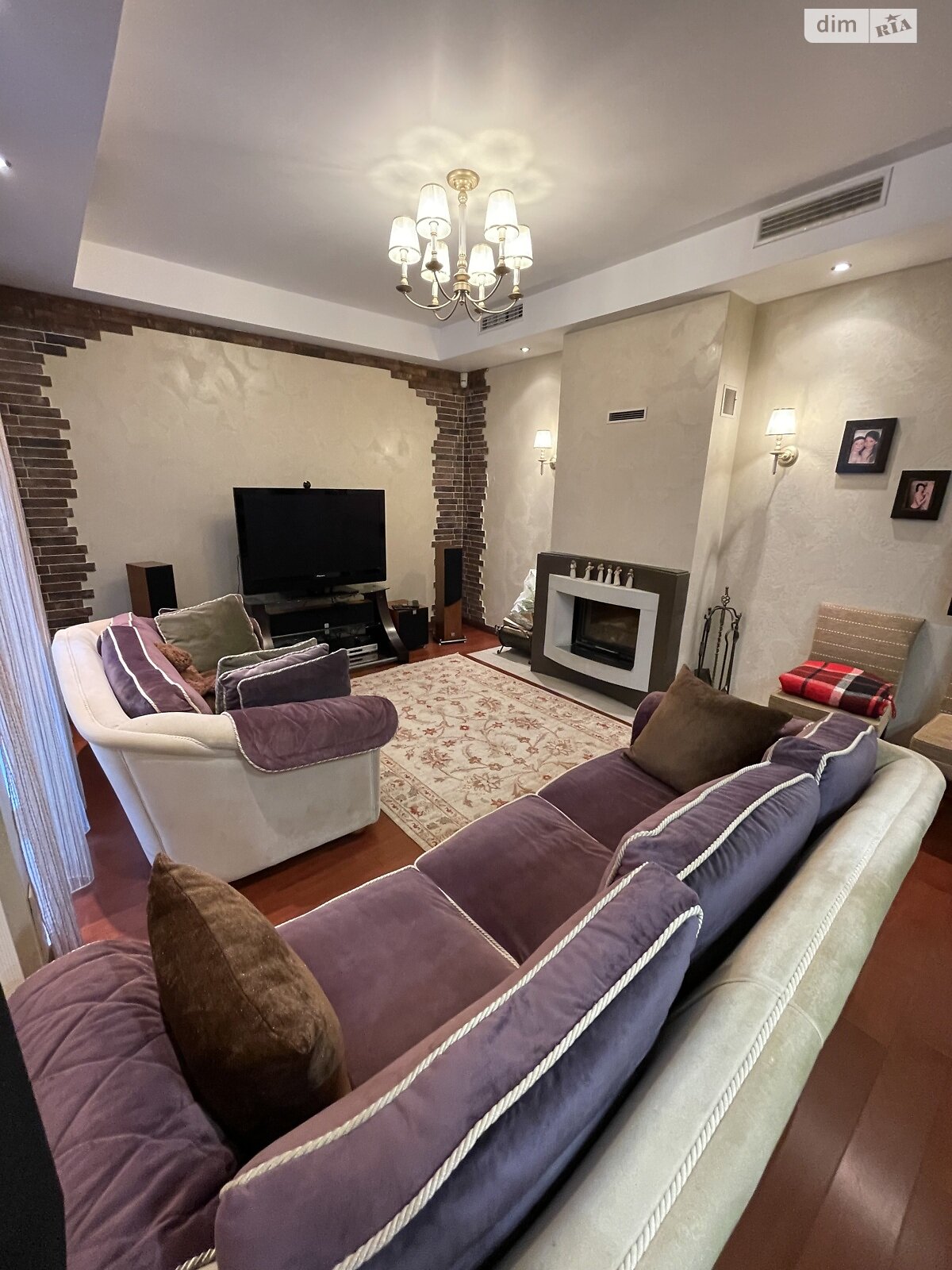 триповерховий будинок з верандою, 301.2 кв. м, цегла. Продаж у Вишеньках фото 1 триповерховий будинок з верандою, 301.2 кв. м, цегла. Продаж у Вишеньках фото 1