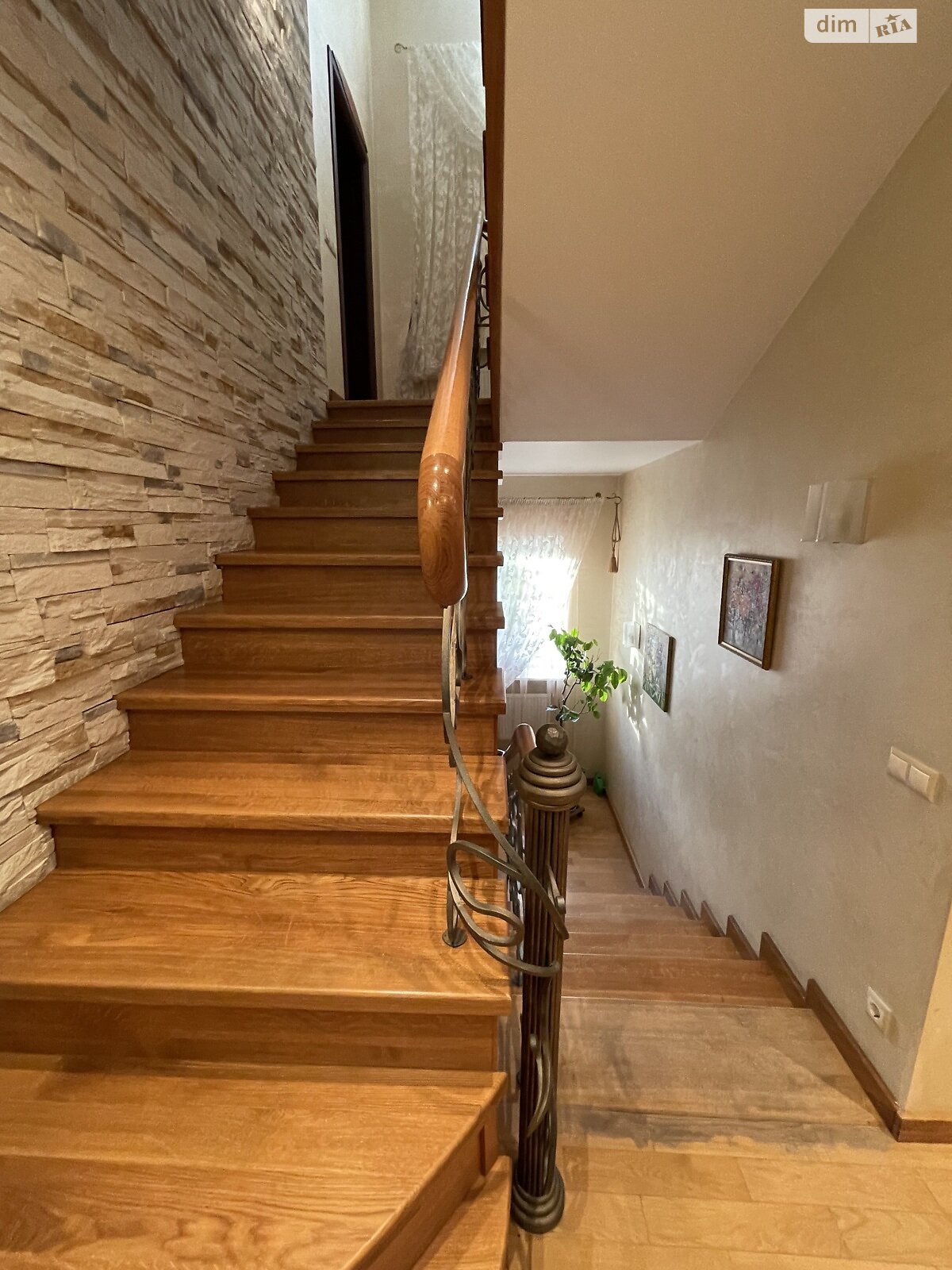 триповерховий будинок з верандою, 301.2 кв. м, цегла. Продаж у Вишеньках фото 1 триповерховий будинок з верандою, 301.2 кв. м, цегла. Продаж у Вишеньках фото 1