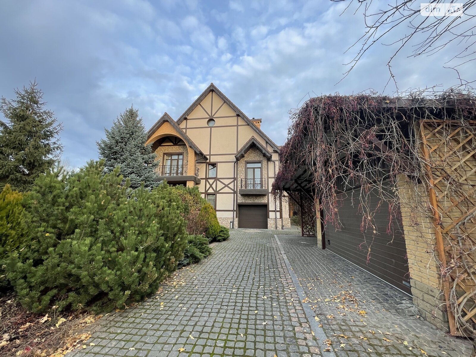 триповерховий будинок з верандою, 301.2 кв. м, цегла. Продаж у Вишеньках фото 1 триповерховий будинок з верандою, 301.2 кв. м, цегла. Продаж у Вишеньках фото 1