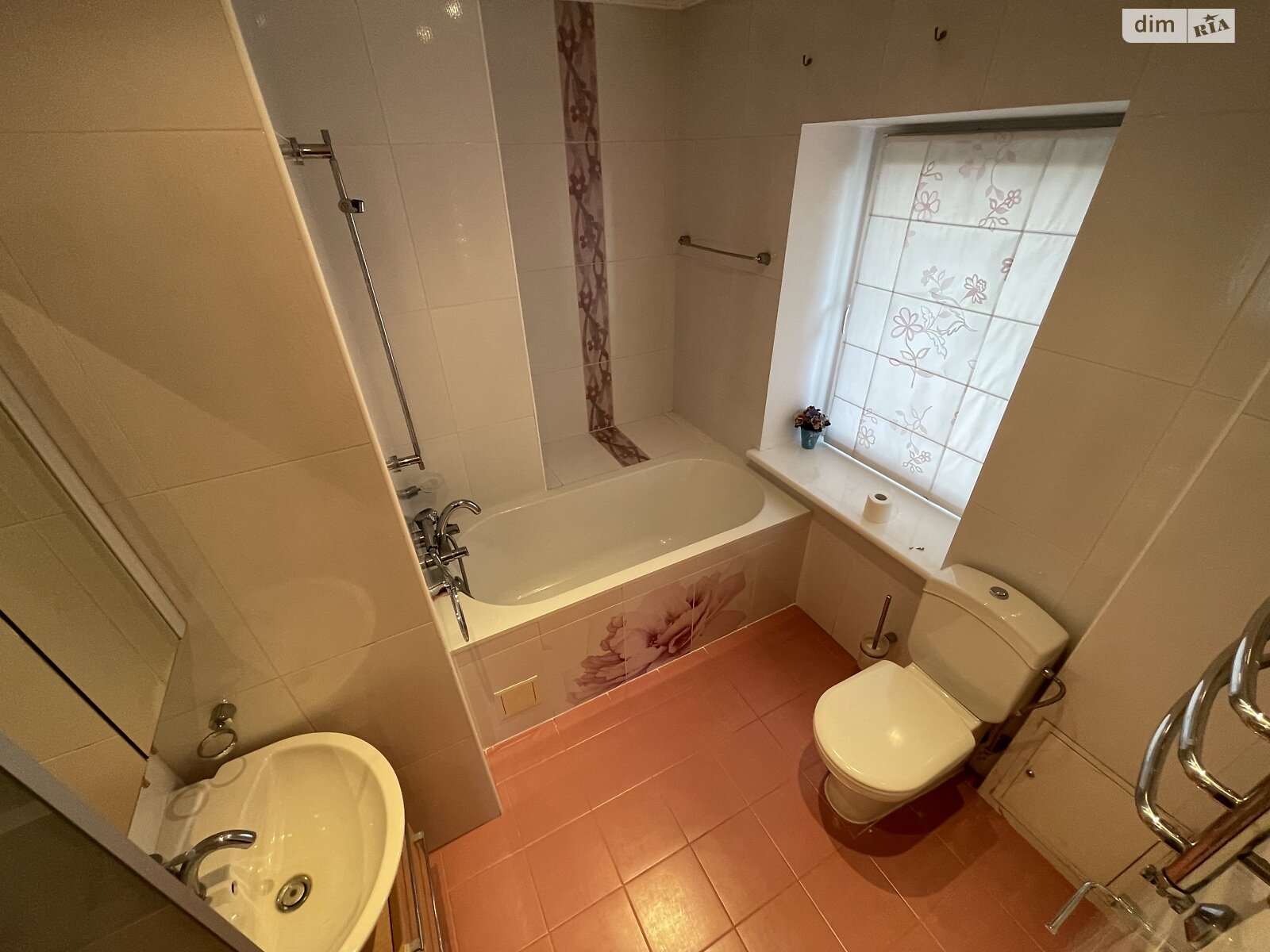 триповерховий будинок з верандою, 301.2 кв. м, цегла. Продаж у Вишеньках фото 1 триповерховий будинок з верандою, 301.2 кв. м, цегла. Продаж у Вишеньках фото 1