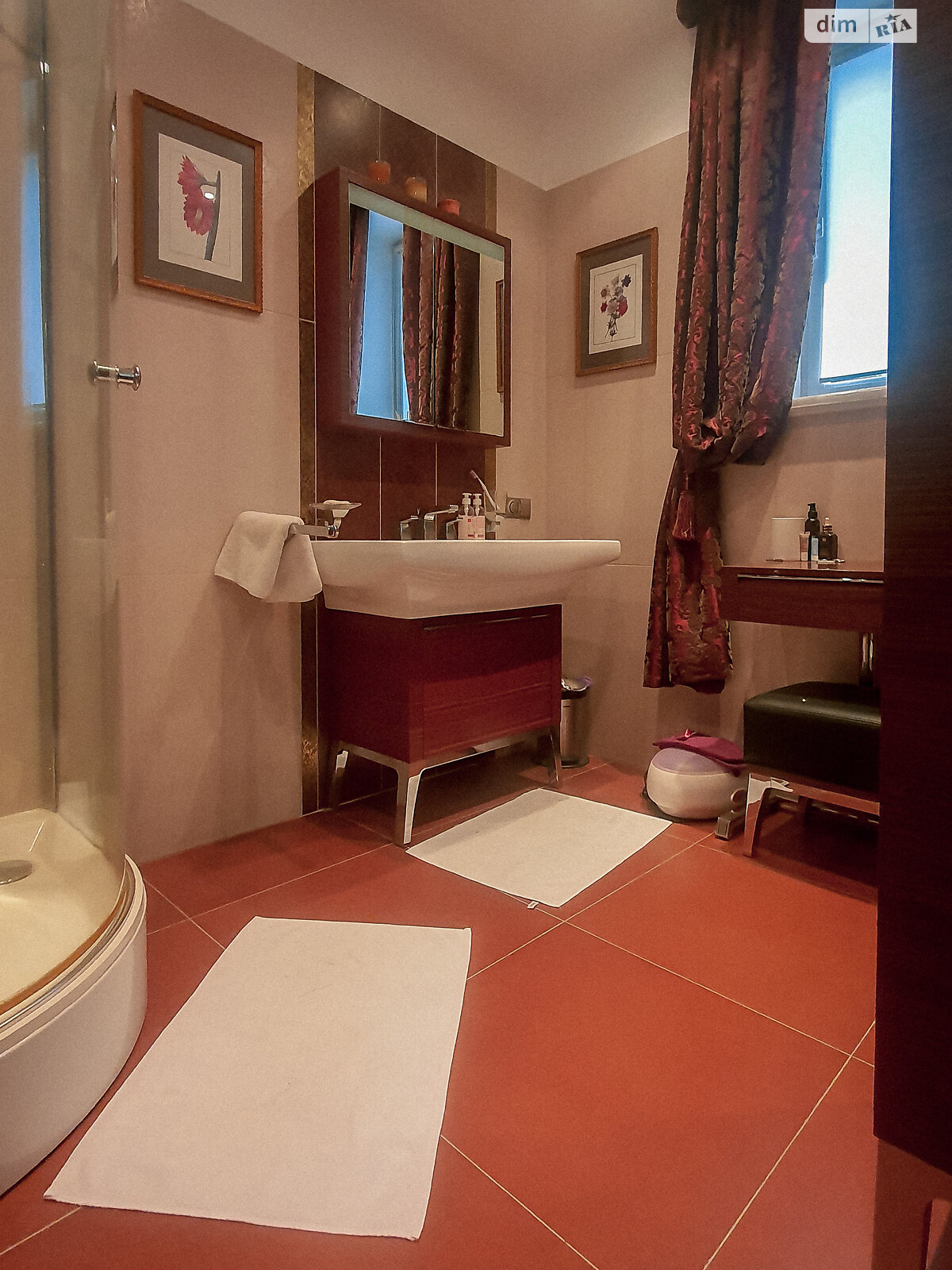 триповерховий будинок з верандою, 301.2 кв. м, цегла. Продаж у Вишеньках фото 1 триповерховий будинок з верандою, 301.2 кв. м, цегла. Продаж у Вишеньках фото 1
