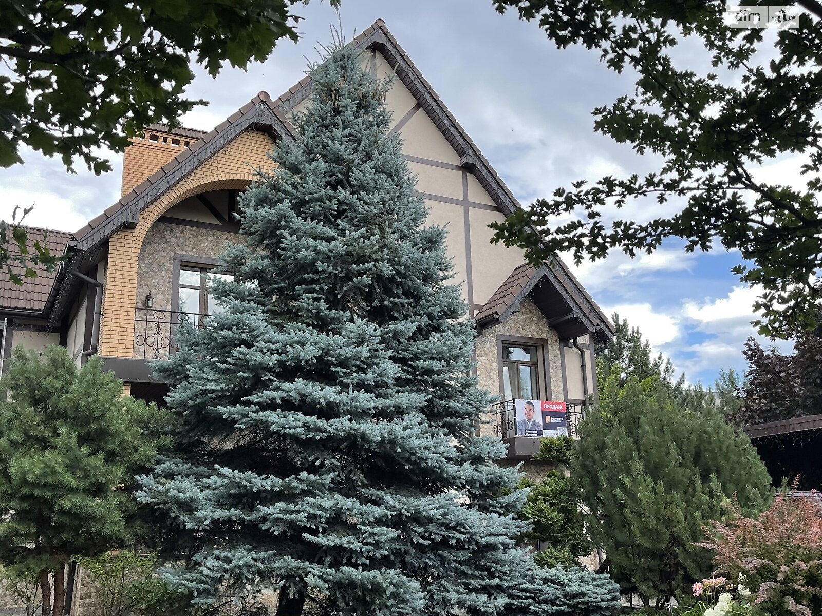 триповерховий будинок з верандою, 301.2 кв. м, цегла. Продаж у Вишеньках фото 1 триповерховий будинок з верандою, 301.2 кв. м, цегла. Продаж у Вишеньках фото 1