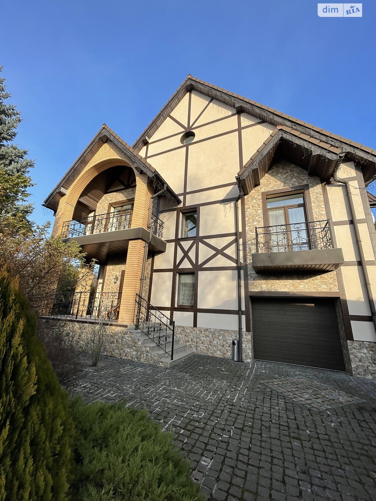 триповерховий будинок з верандою, 301.2 кв. м, цегла. Продаж у Вишеньках фото 1 триповерховий будинок з верандою, 301.2 кв. м, цегла. Продаж у Вишеньках фото 1