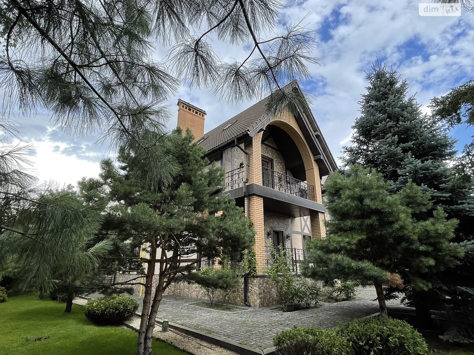 триповерховий будинок з верандою, 301.2 кв. м, цегла. Продаж у Вишеньках фото 1 триповерховий будинок з верандою, 301.2 кв. м, цегла. Продаж у Вишеньках фото 1