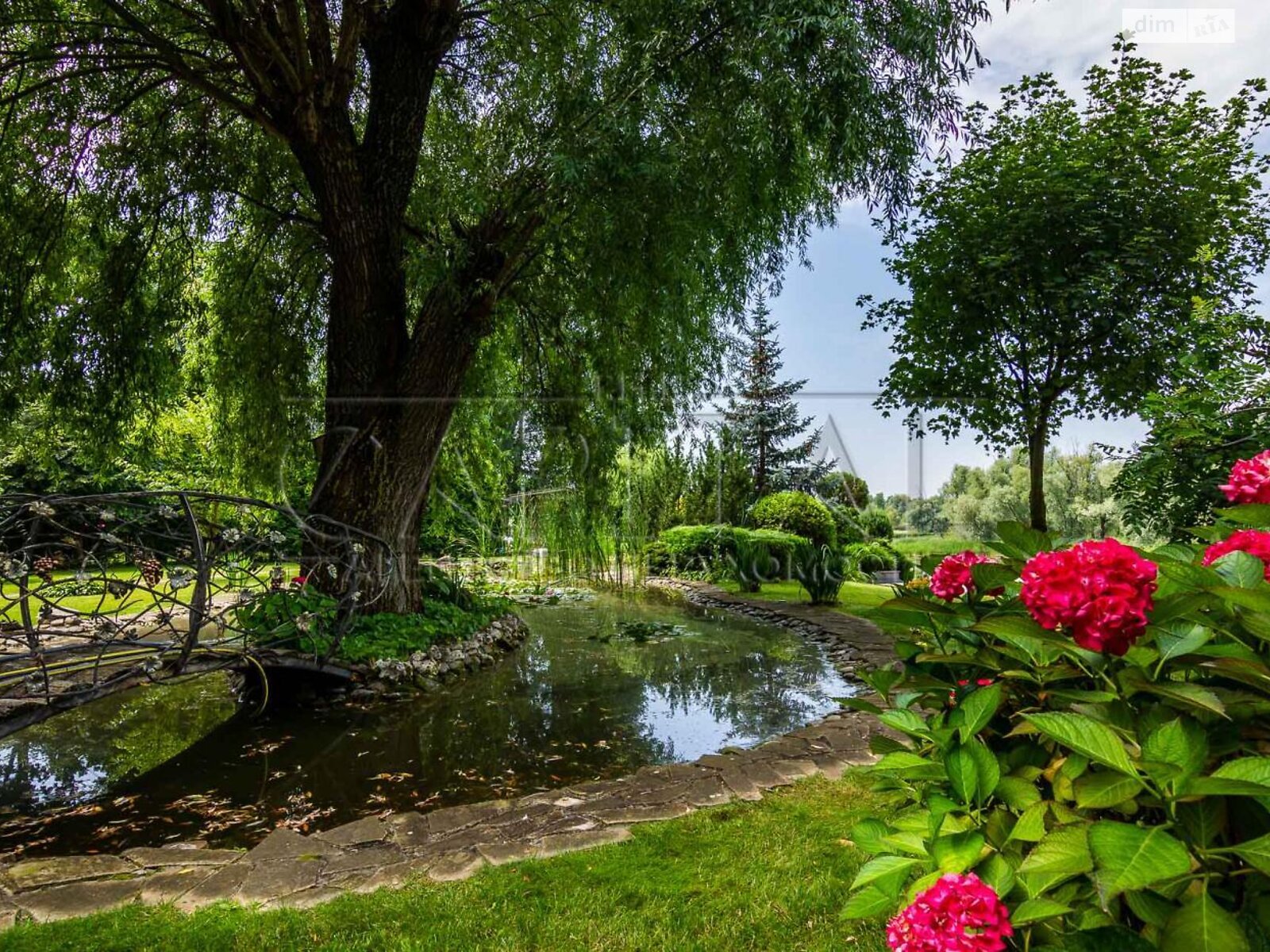 трехэтажный дом, 680 кв. м, кирпич. Продажа в Вишенки фото 1 трехэтажный дом, 680 кв. м, кирпич. Продажа в Вишенки фото 1