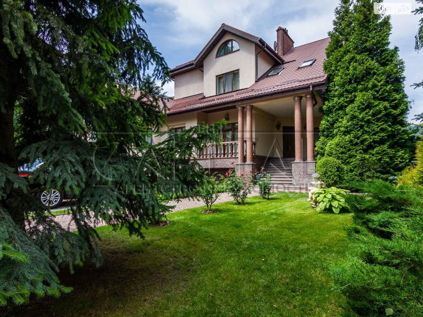 трехэтажный дом, 680 кв. м, кирпич. Продажа в Вишенки фото 1 трехэтажный дом, 680 кв. м, кирпич. Продажа в Вишенки фото 1
