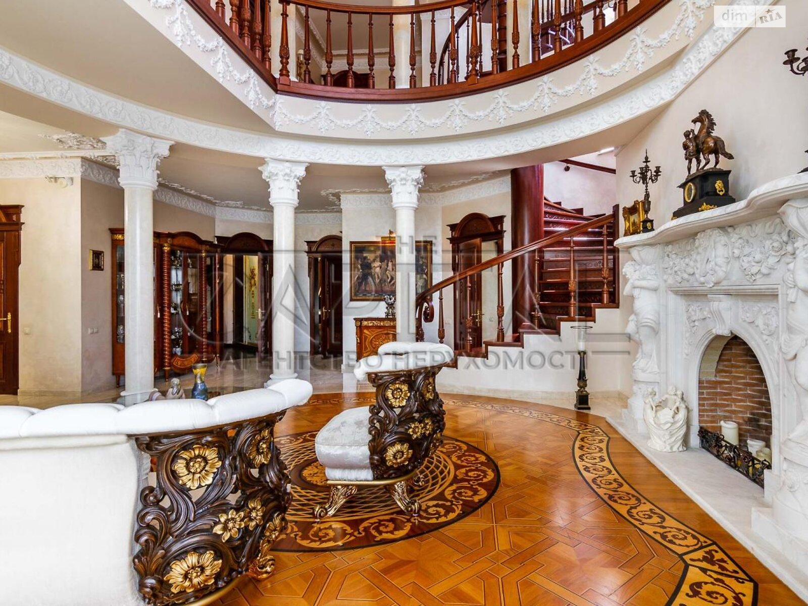 трехэтажный дом, 680 кв. м, кирпич. Продажа в Вишенки фото 1 трехэтажный дом, 680 кв. м, кирпич. Продажа в Вишенки фото 1