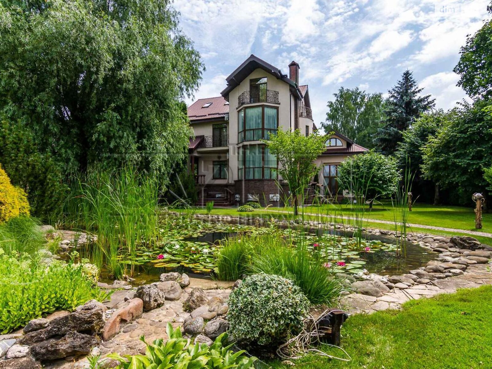 трехэтажный дом, 680 кв. м, кирпич. Продажа в Вишенки фото 1 трехэтажный дом, 680 кв. м, кирпич. Продажа в Вишенки фото 1