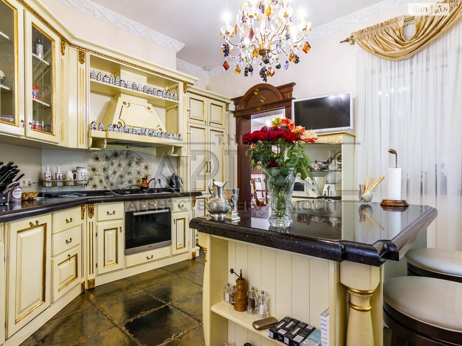 трехэтажный дом, 680 кв. м, кирпич. Продажа в Вишенки фото 1 трехэтажный дом, 680 кв. м, кирпич. Продажа в Вишенки фото 1