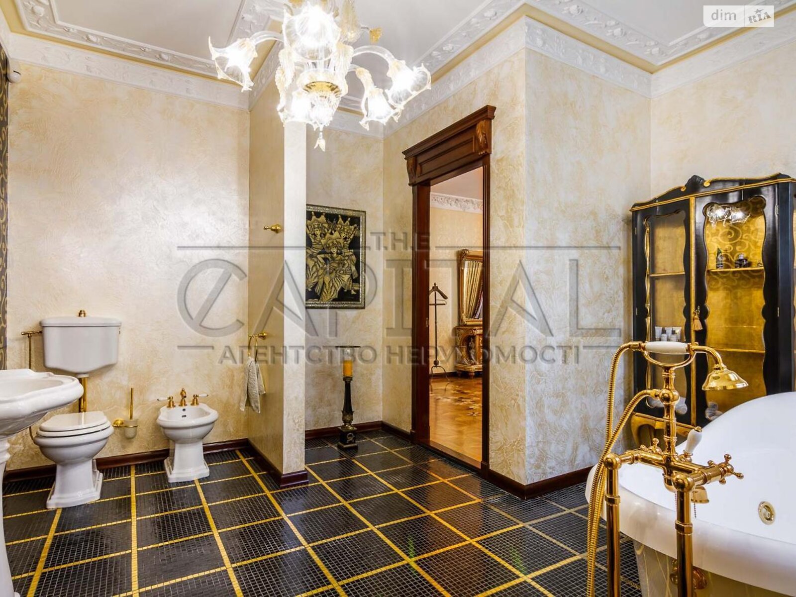 трехэтажный дом, 680 кв. м, кирпич. Продажа в Вишенки фото 1 трехэтажный дом, 680 кв. м, кирпич. Продажа в Вишенки фото 1