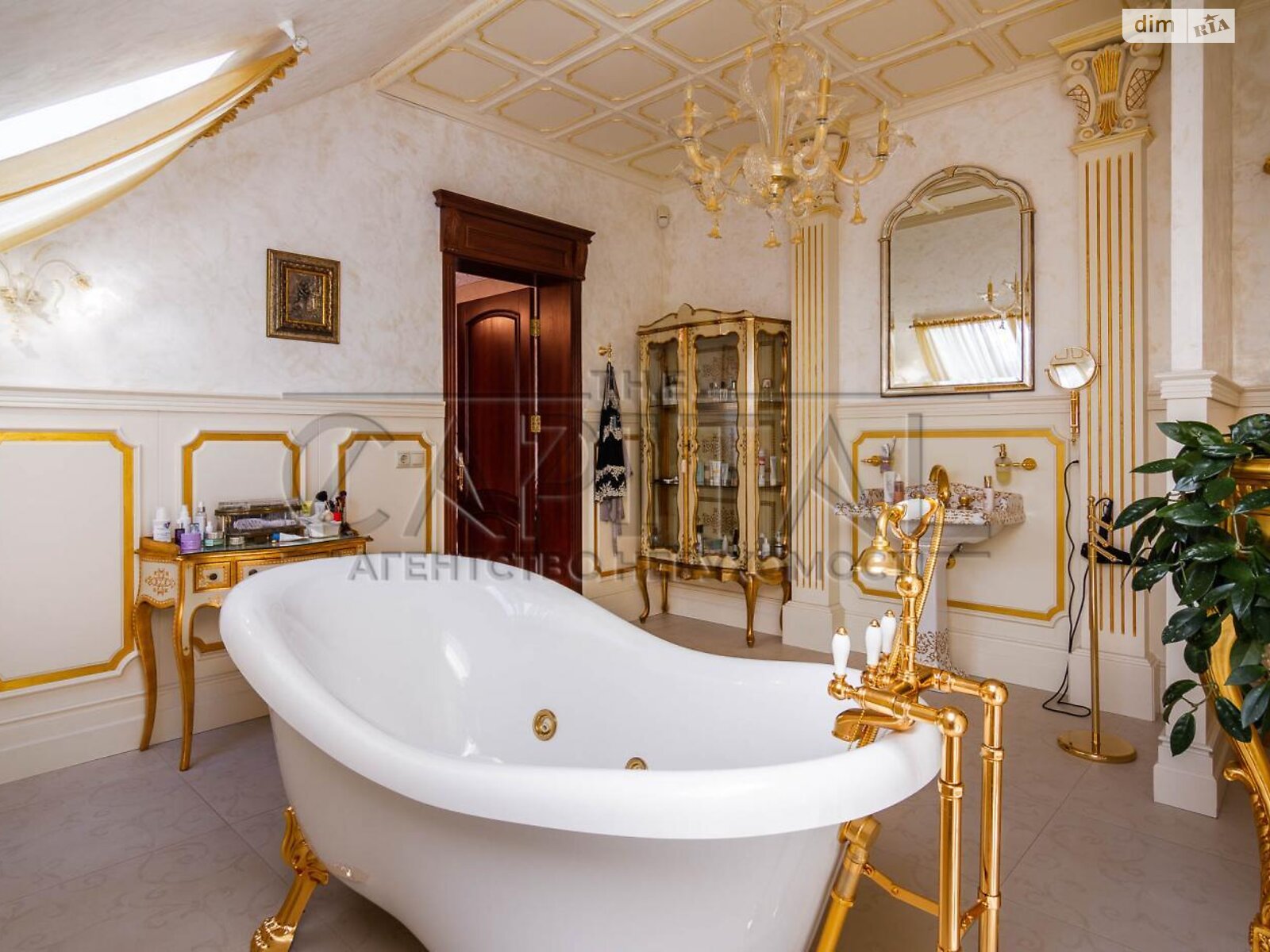 трехэтажный дом, 680 кв. м, кирпич. Продажа в Вишенки фото 1 трехэтажный дом, 680 кв. м, кирпич. Продажа в Вишенки фото 1