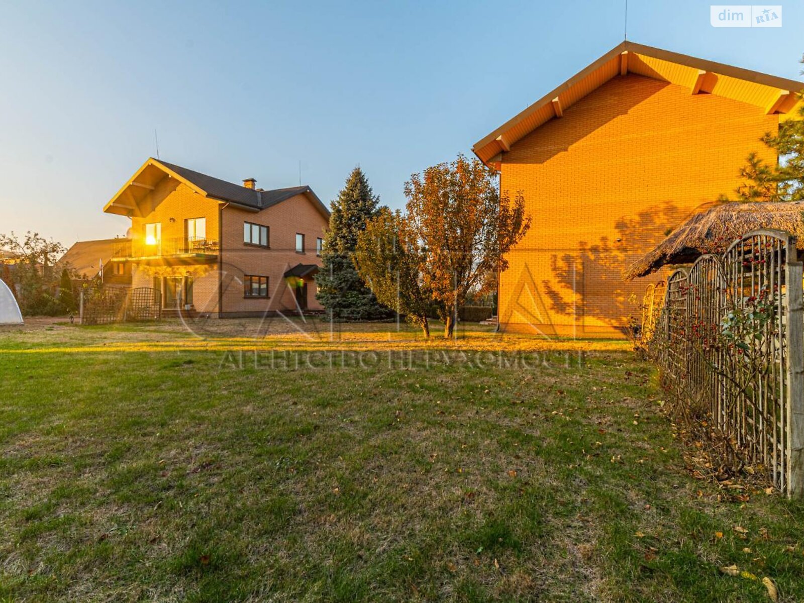 двоповерховий будинок з гаражем, 735 кв. м, цегла. Продаж у Вишеньках фото 1