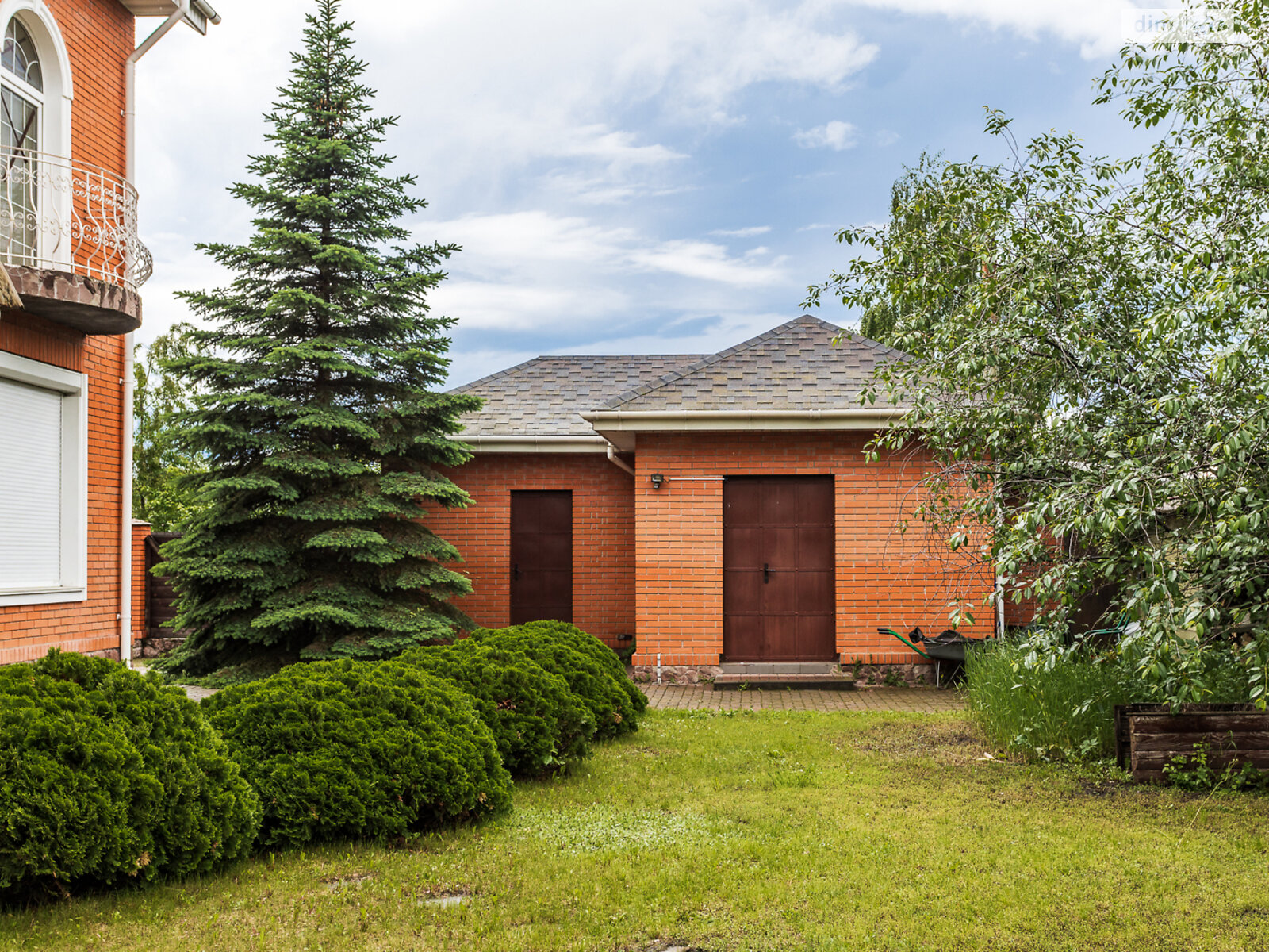 двухэтажный дом, 395.4 кв. м, кирпич. Продажа в Вишенки фото 1