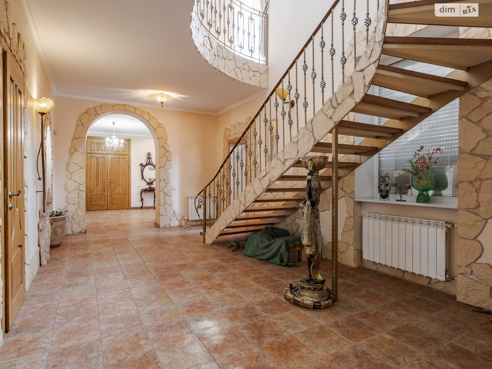 двухэтажный дом, 395.4 кв. м, кирпич. Продажа в Вишенки фото 1