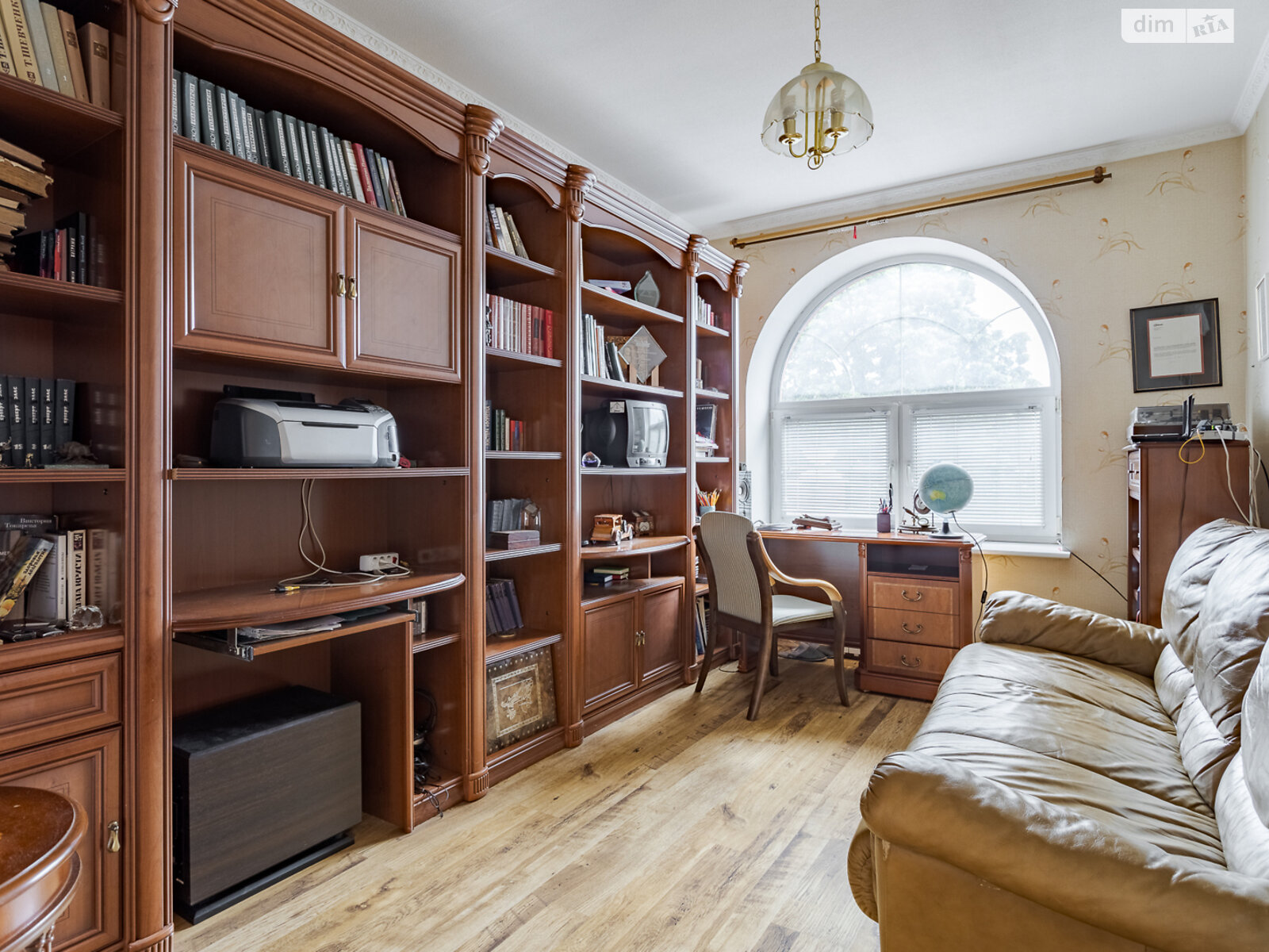 двухэтажный дом, 395.4 кв. м, кирпич. Продажа в Вишенки фото 1