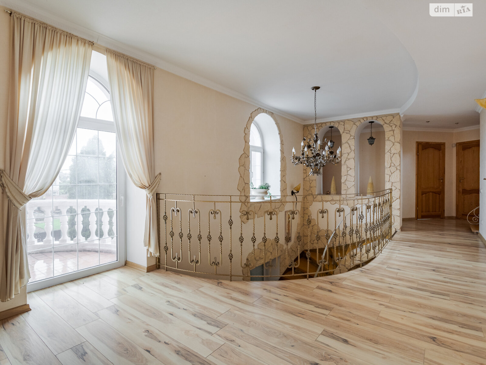 двухэтажный дом, 395.4 кв. м, кирпич. Продажа в Вишенки фото 1