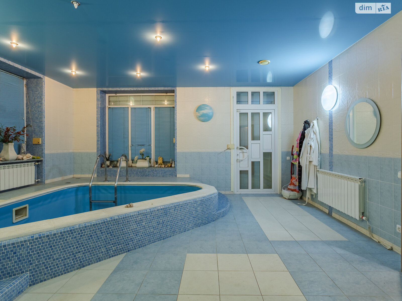 двухэтажный дом, 395.4 кв. м, кирпич. Продажа в Вишенки фото 1