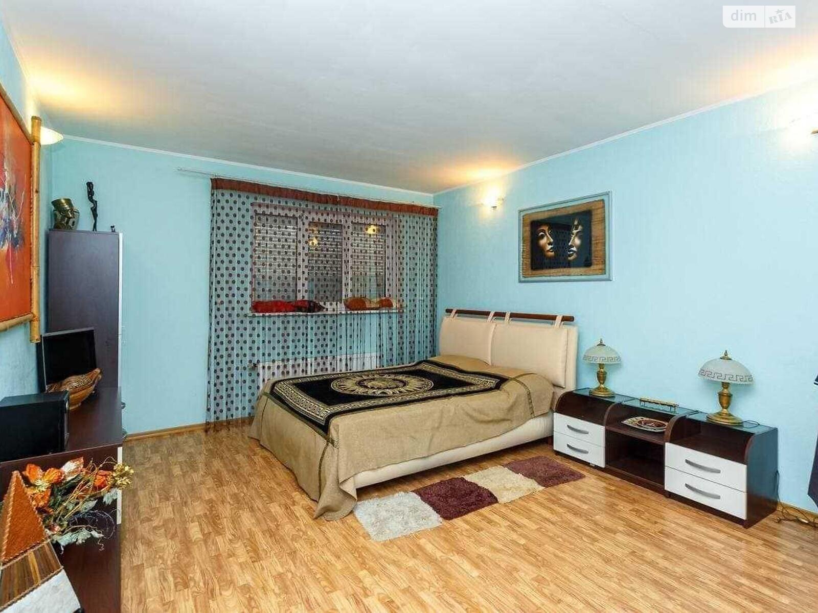 трехэтажный дом, 520 кв. м, кирпич. Продажа в Вишенки фото 1