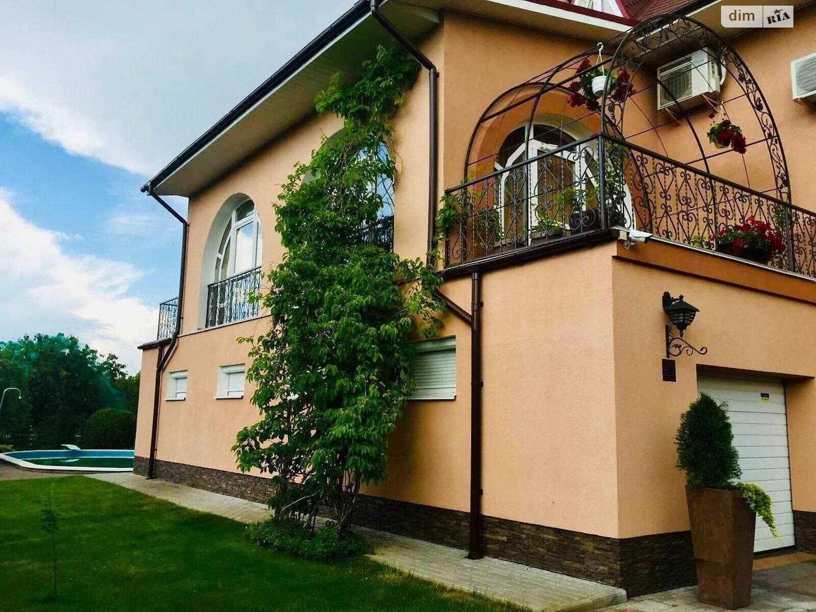 трехэтажный дом, 520 кв. м, кирпич. Продажа в Вишенки фото 1