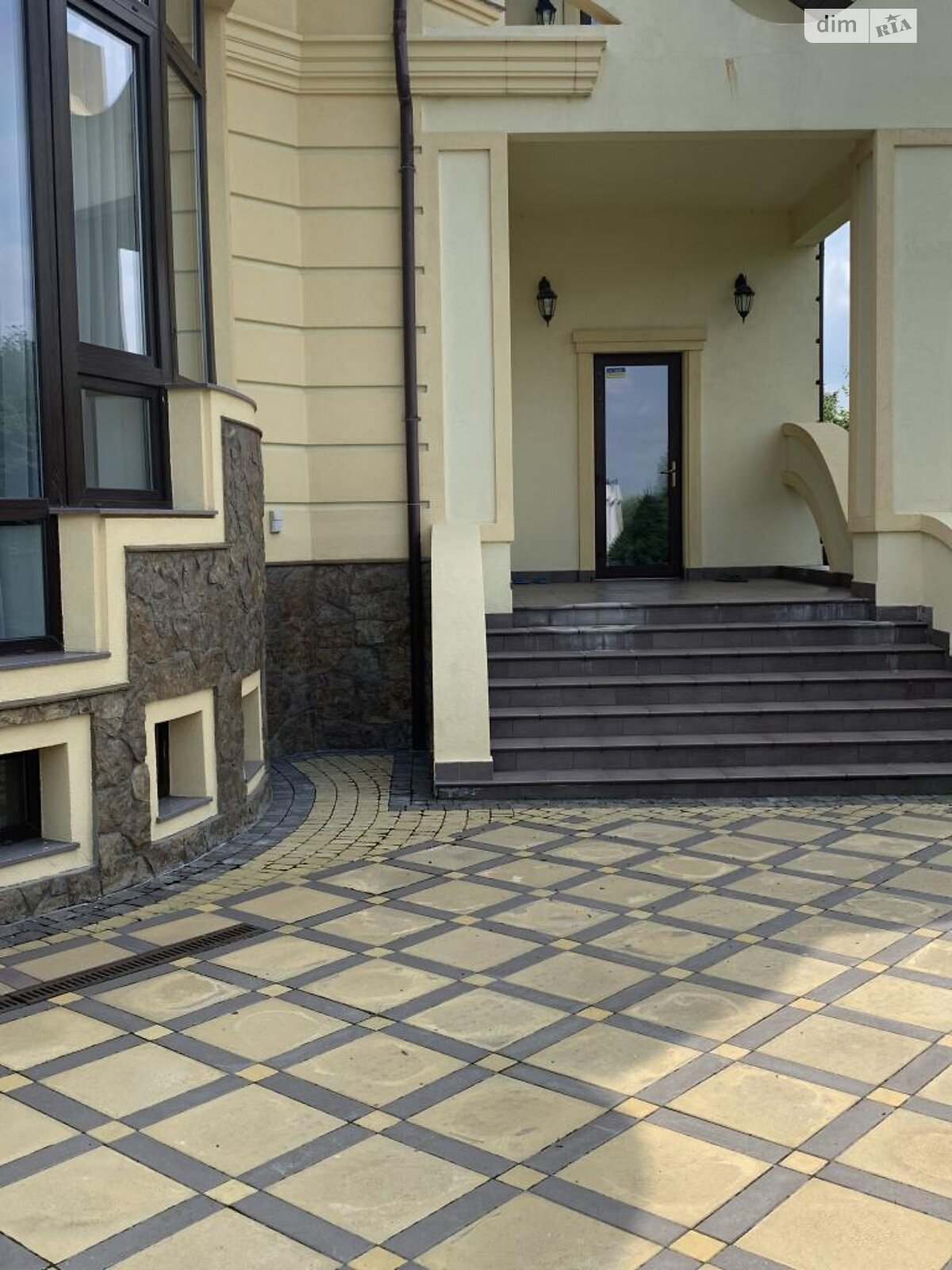 двухэтажный дом, 560 кв. м, кирпич. Продажа в Вишенки фото 1 двухэтажный дом, 560 кв. м, кирпич. Продажа в Вишенки фото 1