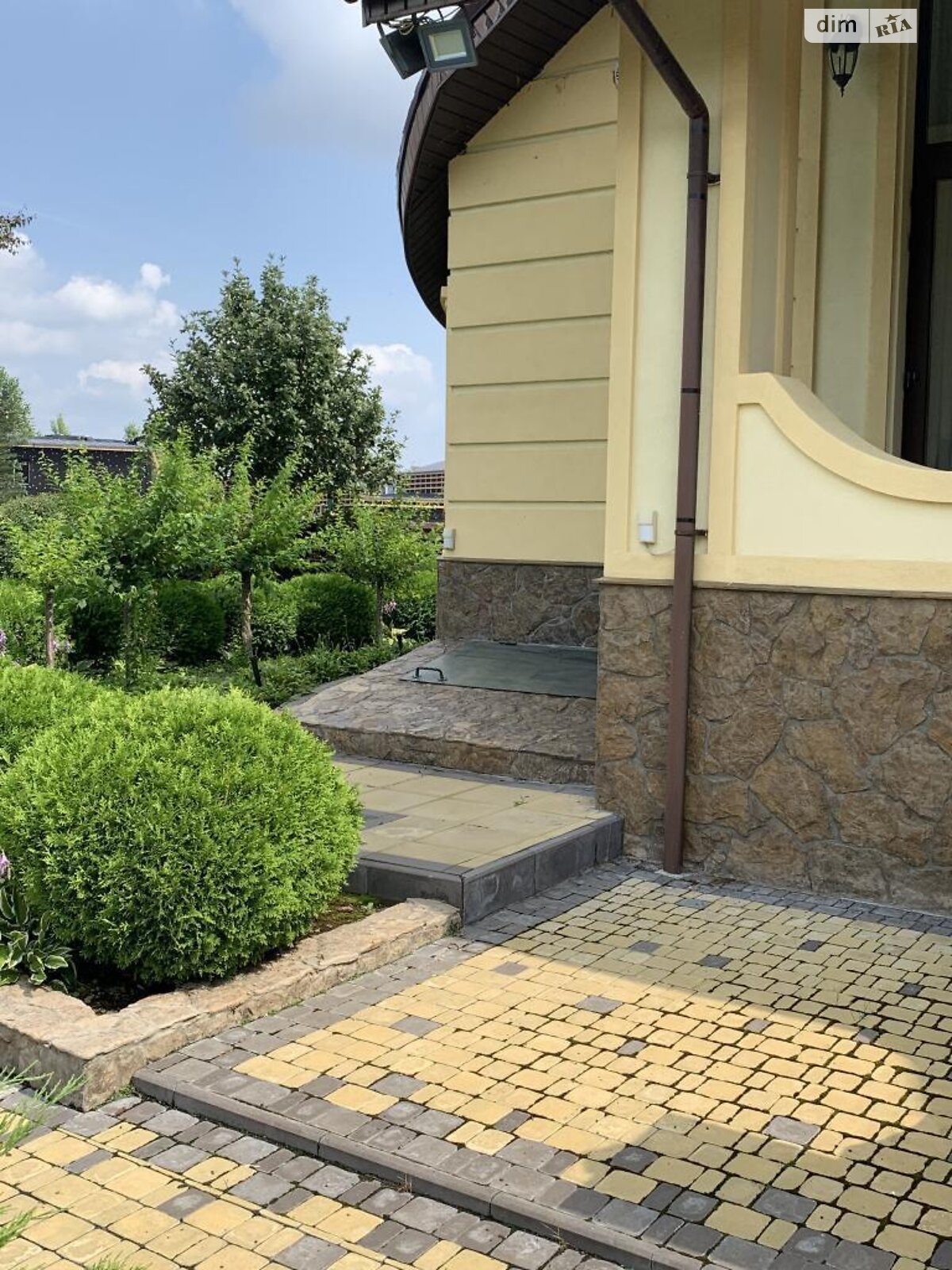 двухэтажный дом, 560 кв. м, кирпич. Продажа в Вишенки фото 1 двухэтажный дом, 560 кв. м, кирпич. Продажа в Вишенки фото 1