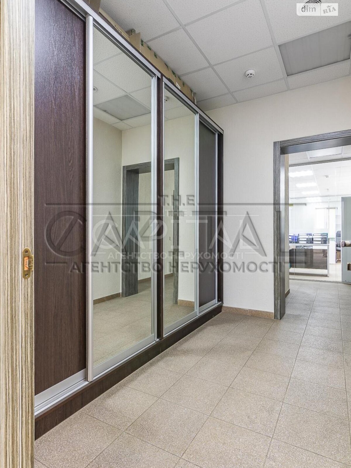трехэтажный дом с балконом, 750 кв. м, кирпич. Продажа в Вишневом фото 1 трехэтажный дом с балконом, 750 кв. м, кирпич. Продажа в Вишневом фото 1