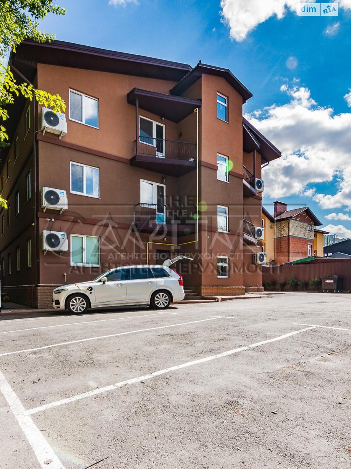 трехэтажный дом с балконом, 783.3 кв. м, кирпич. Продажа в Вишневом фото 1 трехэтажный дом с балконом, 783.3 кв. м, кирпич. Продажа в Вишневом фото 1