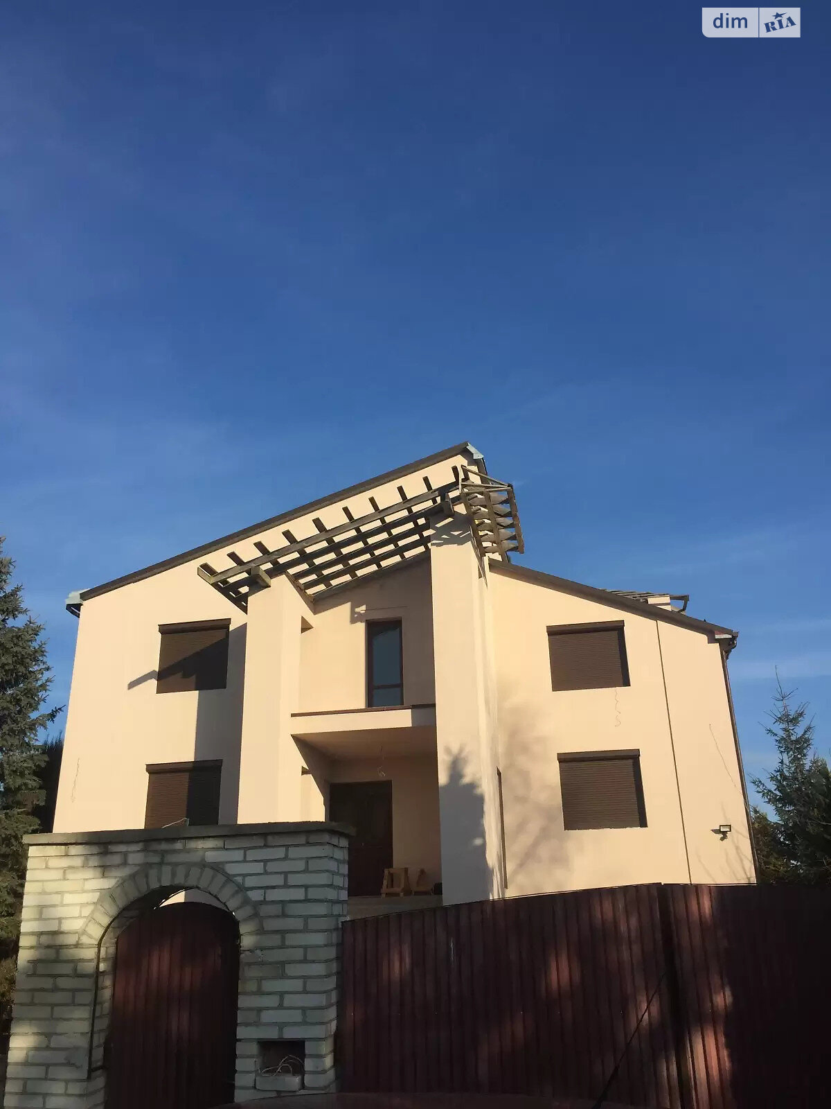 трехэтажный дом с верандой, 475 кв. м, кирпич. Продажа в Вислобоках фото 1 трехэтажный дом с верандой, 475 кв. м, кирпич. Продажа в Вислобоках фото 1