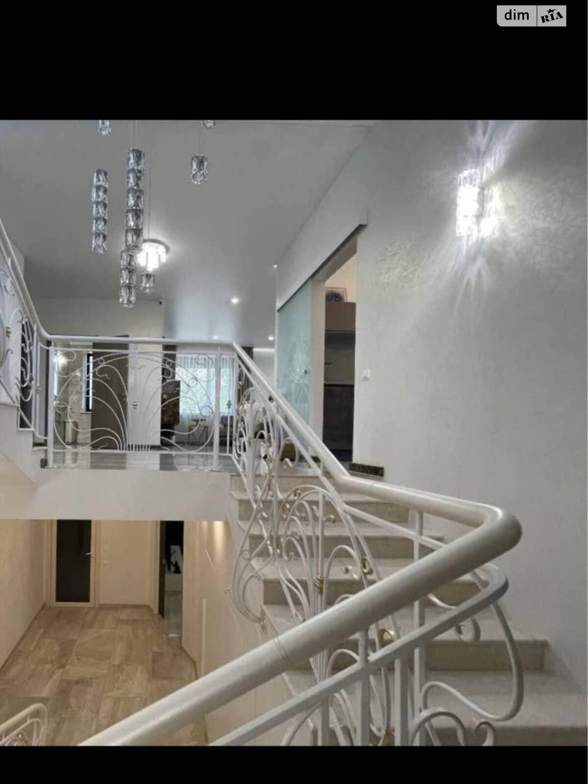 двухэтажный дом с гаражом, 17 кв. м, кирпич. Продажа в Володимире район Владимир-Волынский фото 1