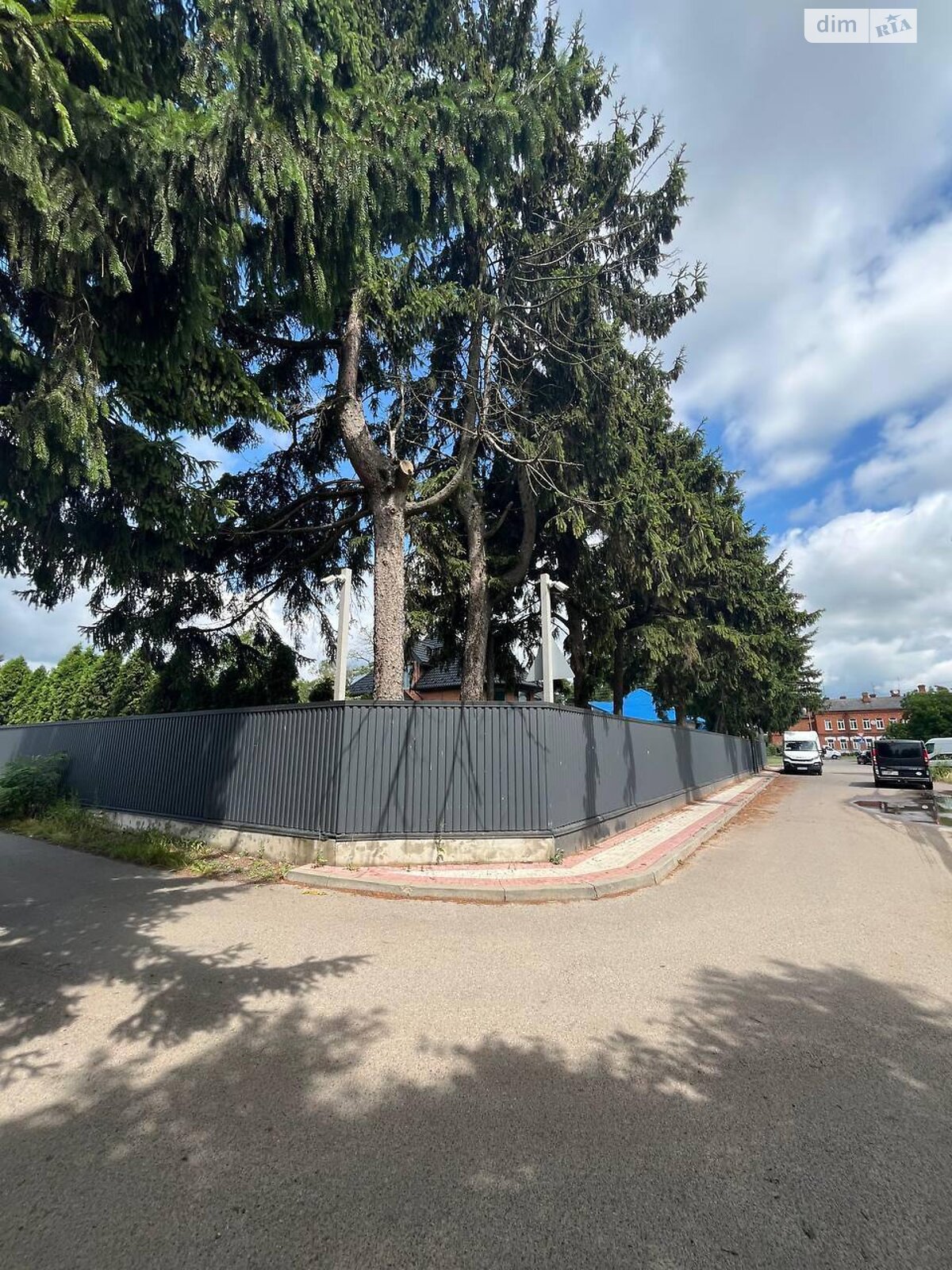 двухэтажный дом с гаражом, 17 кв. м, кирпич. Продажа в Володимире район Владимир-Волынский фото 1