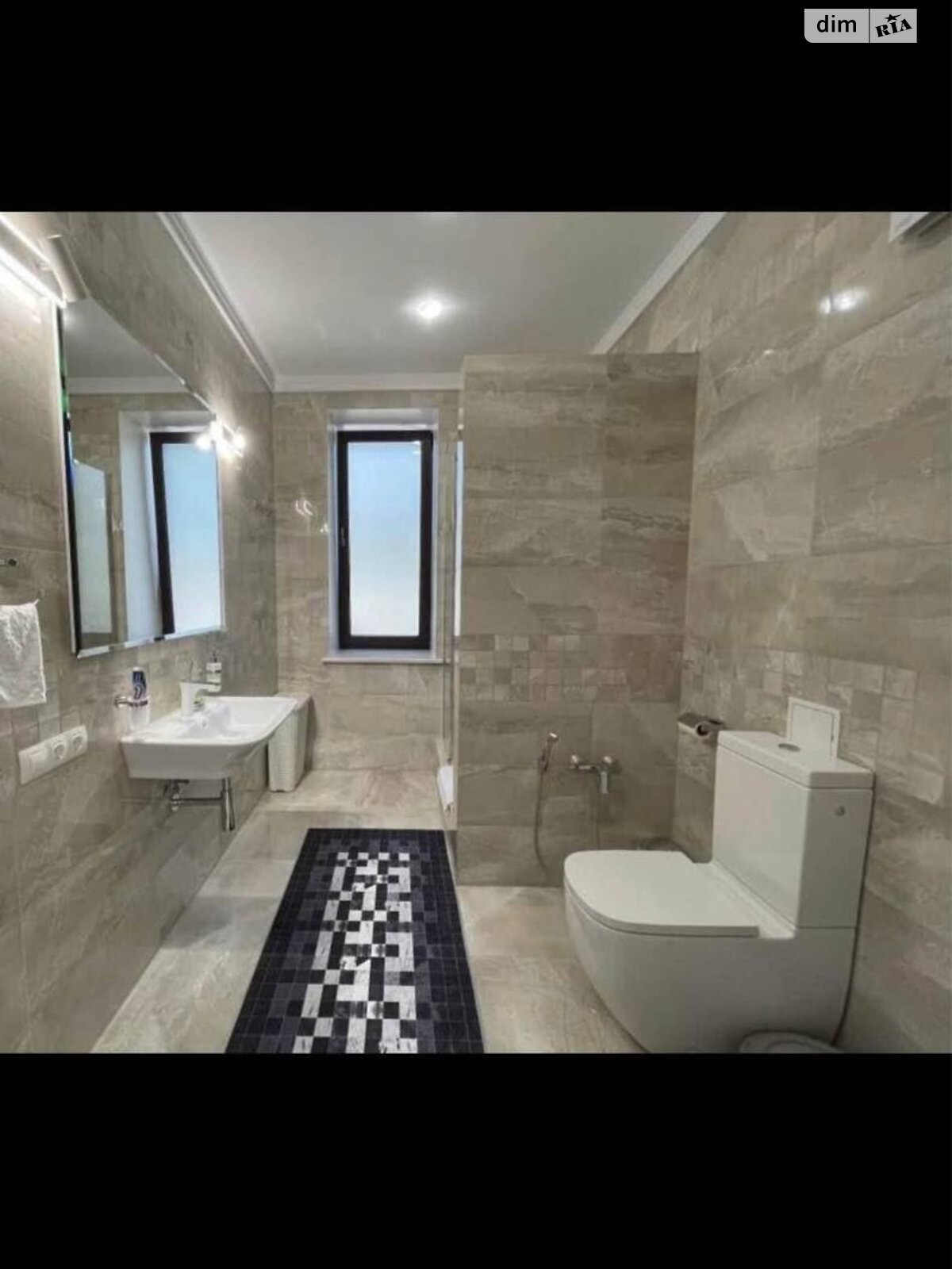 двухэтажный дом с гаражом, 17 кв. м, кирпич. Продажа в Володимире район Владимир-Волынский фото 1