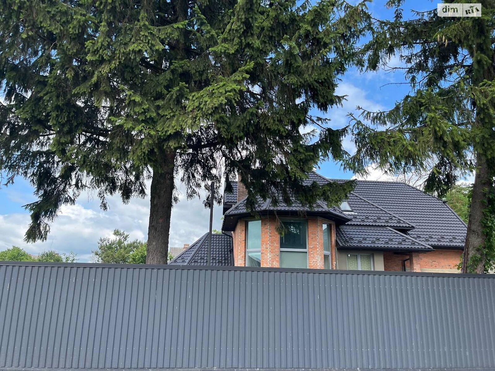 двухэтажный дом с гаражом, 17 кв. м, кирпич. Продажа в Володимире район Владимир-Волынский фото 1