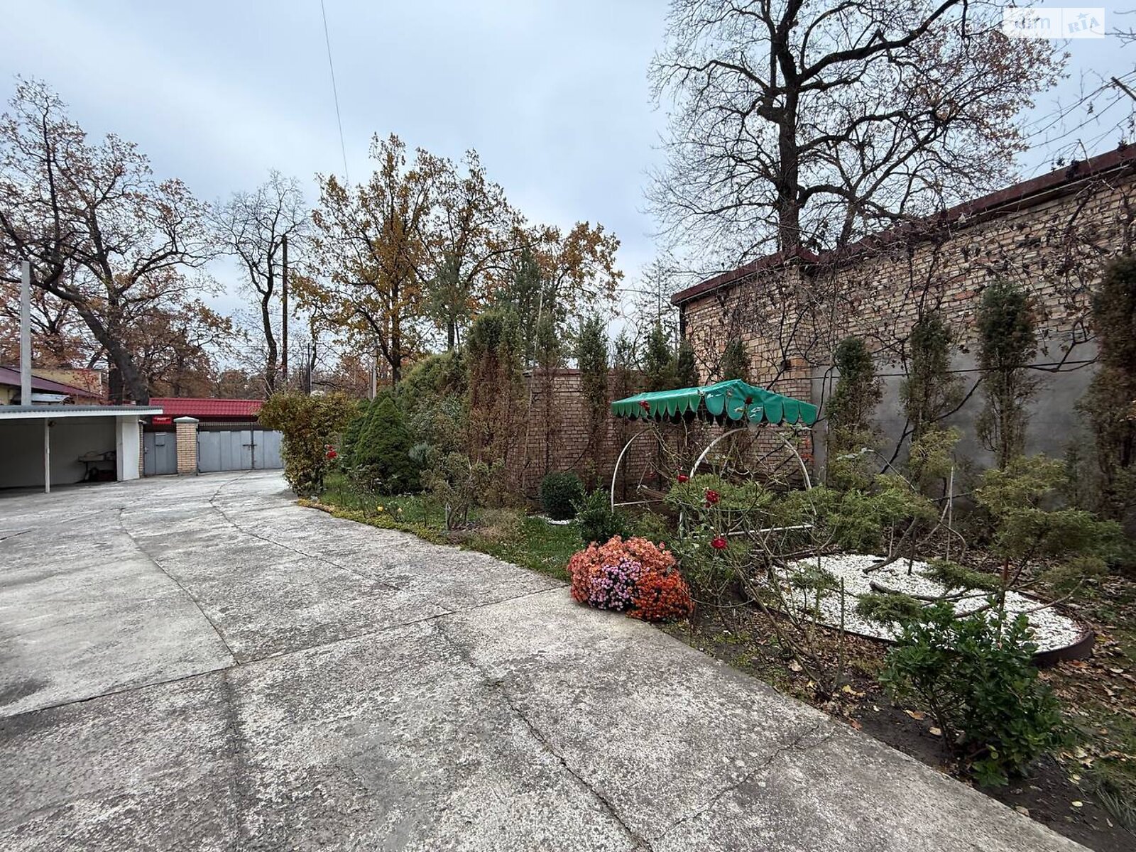 трехэтажный дом с гаражом, 300.4 кв. м, кирпич. Продажа в Ворзеле фото 1 трехэтажный дом с гаражом, 300.4 кв. м, кирпич. Продажа в Ворзеле фото 1