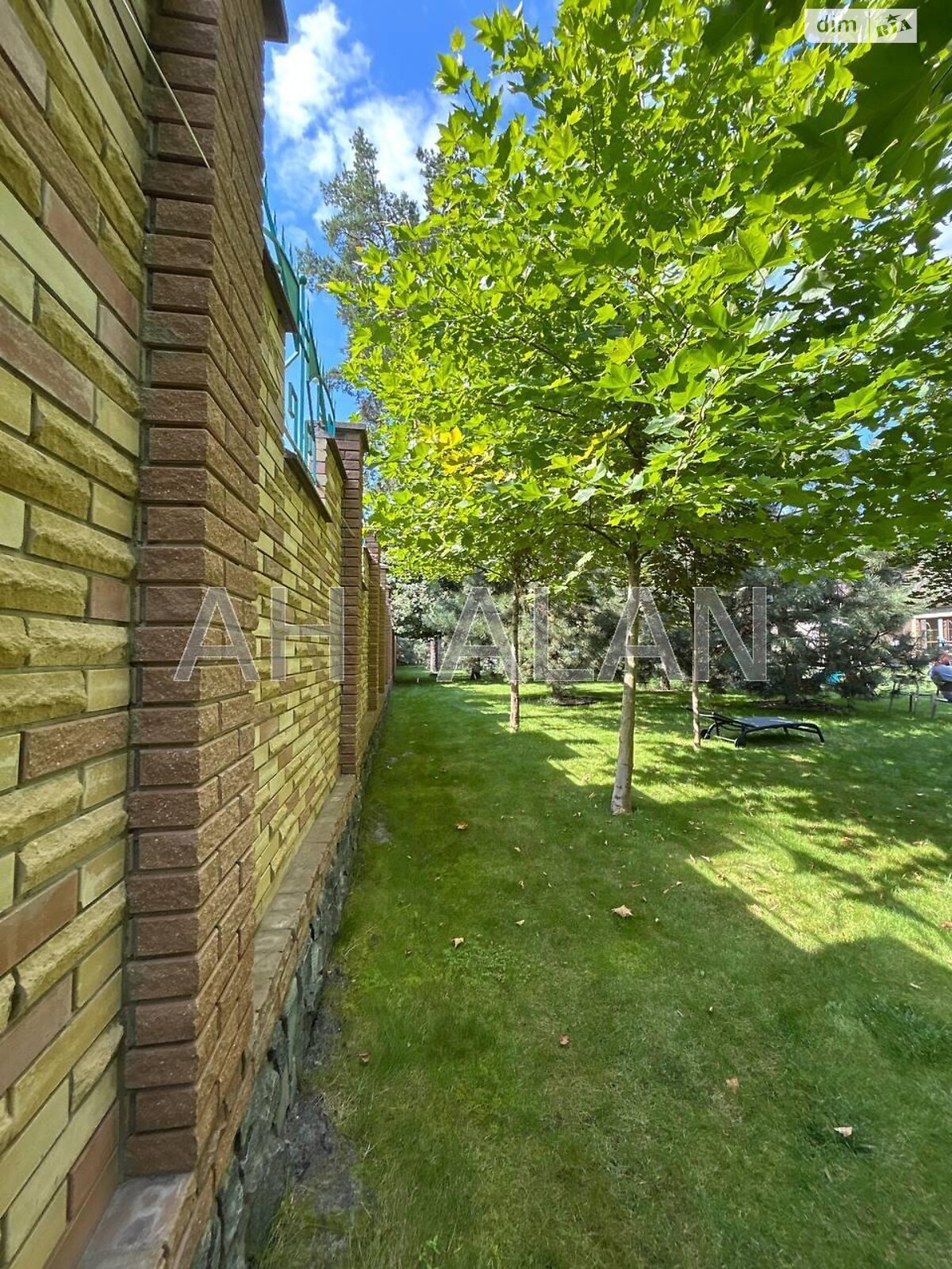 триповерховий будинок з опаленням, 1101.5 кв. м, цегла. Продаж у Ворзелі фото 1 триповерховий будинок з опаленням, 1101.5 кв. м, цегла. Продаж у Ворзелі фото 1