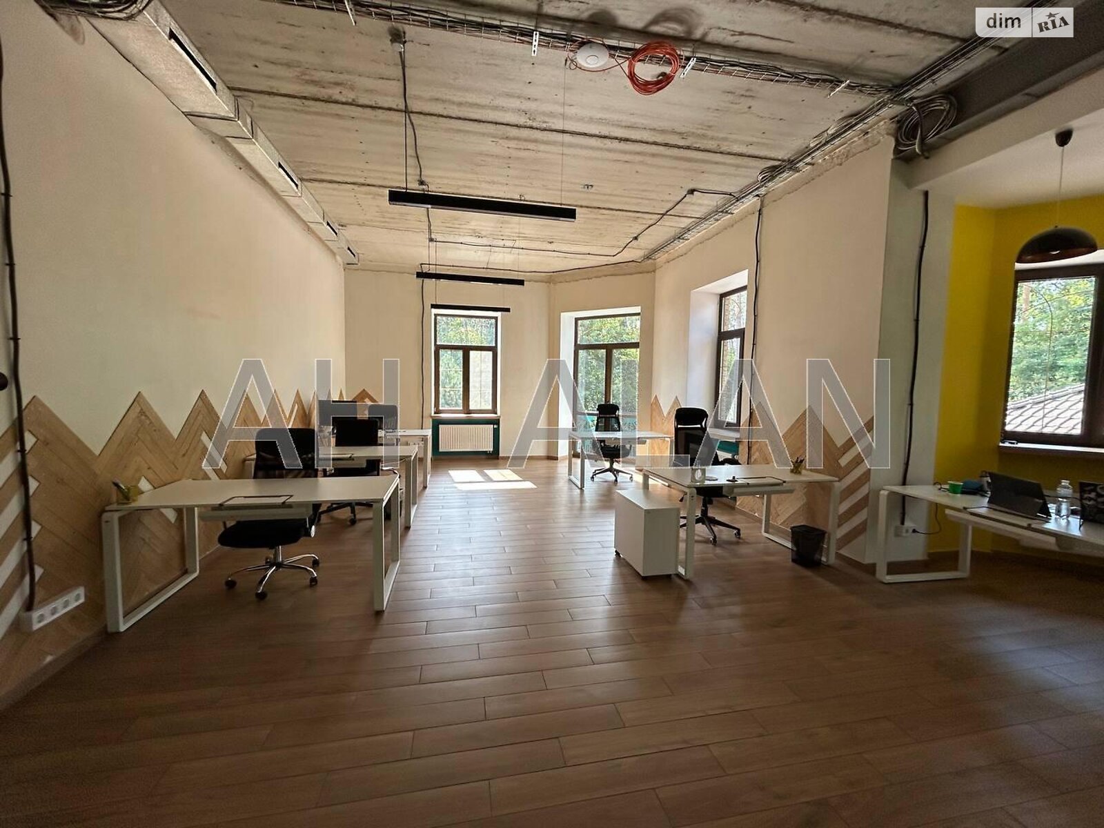 триповерховий будинок з опаленням, 1101.5 кв. м, цегла. Продаж у Ворзелі фото 1 триповерховий будинок з опаленням, 1101.5 кв. м, цегла. Продаж у Ворзелі фото 1