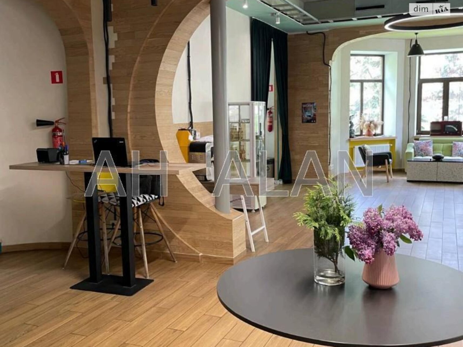 триповерховий будинок з опаленням, 1101.5 кв. м, цегла. Продаж у Ворзелі фото 1 триповерховий будинок з опаленням, 1101.5 кв. м, цегла. Продаж у Ворзелі фото 1