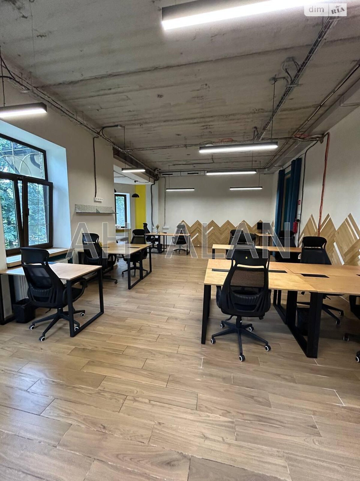 триповерховий будинок з опаленням, 1101.5 кв. м, цегла. Продаж у Ворзелі фото 1 триповерховий будинок з опаленням, 1101.5 кв. м, цегла. Продаж у Ворзелі фото 1