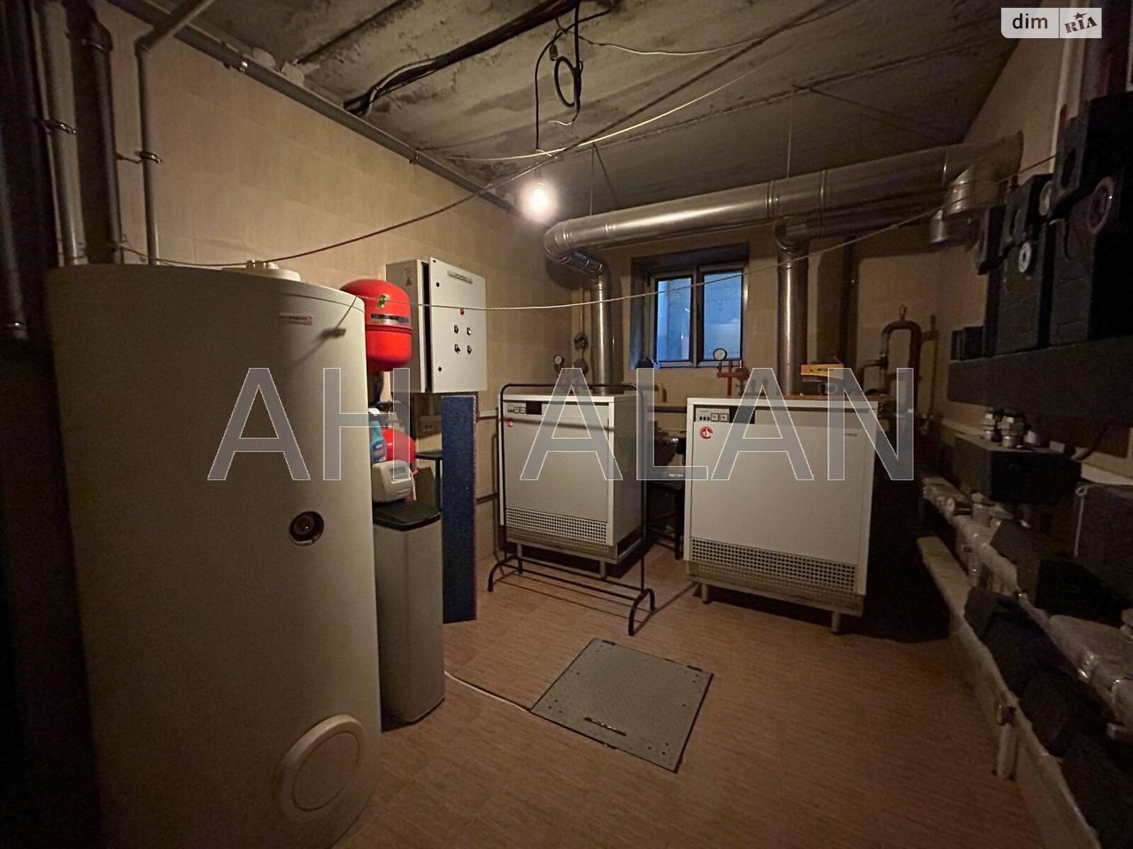 триповерховий будинок з опаленням, 1101.5 кв. м, цегла. Продаж у Ворзелі фото 1 триповерховий будинок з опаленням, 1101.5 кв. м, цегла. Продаж у Ворзелі фото 1